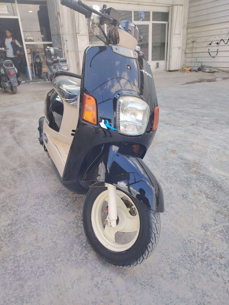 السلام عليكم للبيع بوليسي كبرتر دراجه خير من الله أحله من صوره مكينه مفتوحه مره وحده نعمه شلعه معدل تجي وشوف بعينك سلف هندر كهربايات كلهه شغاله السعر ب ٦٠٠ وبيهه مجال الطيبين رقم الهاتف ***********
