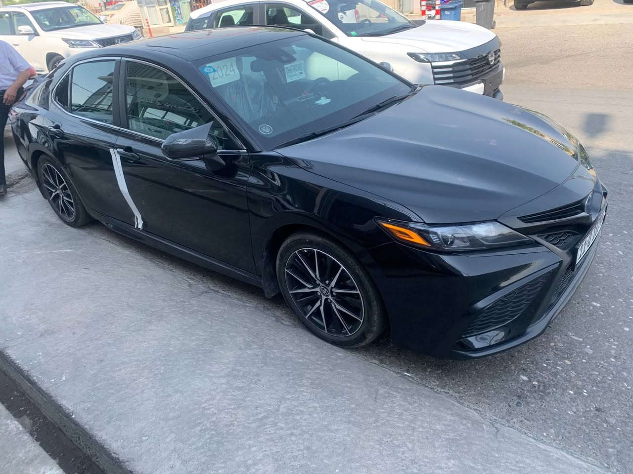 تويوتا كامري SE هايبرد 2024
السعر 215يها مجال 
مكينة 2500 4 سلندر
رقم بغداد بأسمي 
حادث جاملغ خلفي وجنطه بجم كبس 
ماشيه 27 ميل 
المواصفات 
شاشة جبيرة
 حساسات خلفيه او امامي 
بصمة تشغيل 
داخل اسود جلد 
رادار امامي تحديد مسار رادار جانبي
تدفئة ستيرن
 تدفئة كشنات
تبريد قطعتين 
3 وضعيات قيادة 
شفتات ستيرن 
عدة جك سبير كله كامل 
-مكان السياره سامراء 
-الاتصال على الرقم ‭ ‭ ‭0772 305 4947‬
