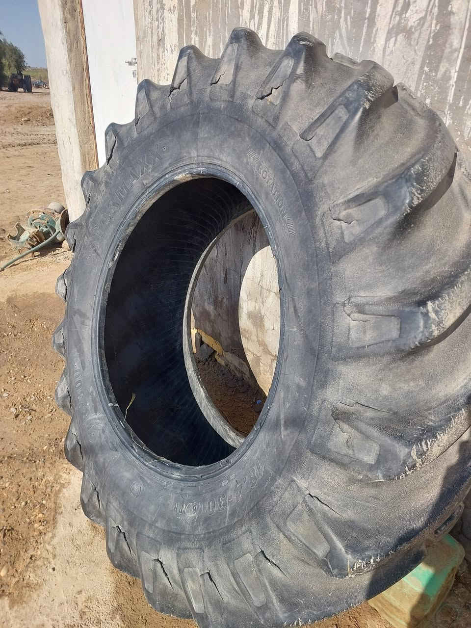 سلام وعليكم  تايرات تركي 30ع 18 يرهم ع نيوهولند وفوركسن سعر 225 . ***********
