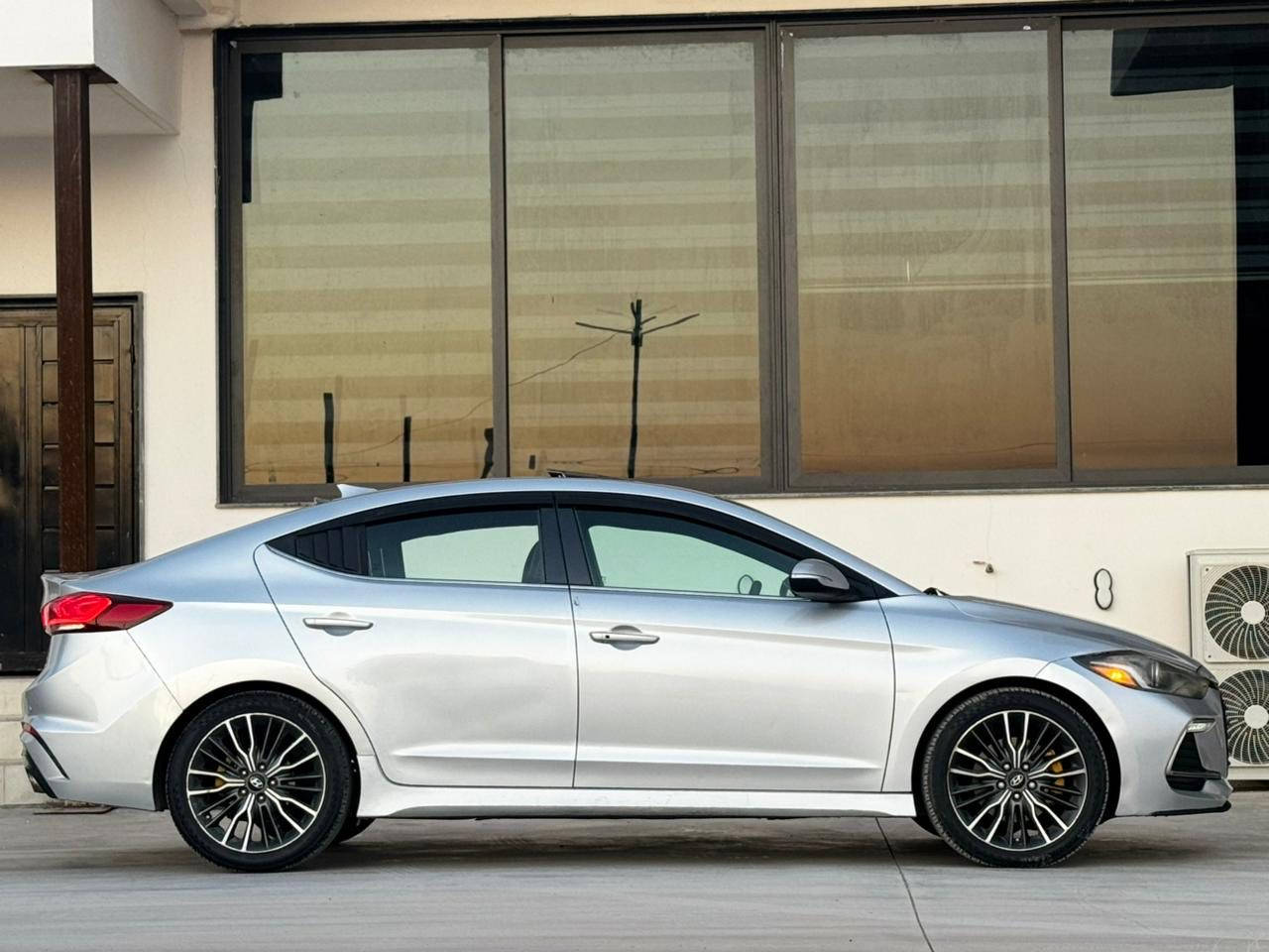 النترا سبورت 2018توربو – أعلى فئة 🚀
بيع او مراوس
🚗 المحرك:
🚀 1.6 TURBO
• انطلاقة وتسارع خيالي 🔥 (جنايتها معروفة)

صبغ جاملغ خلفي + ( صندوق خلفي تبديل شركة نفس اللون)
الايرباكات سليمة ✅
 

المواصفات:
بصمة تشغيل + أبواب + صندوق
كشنات جلد + تدفئة كشنات
فتحة سقف سلايد روف
انارة ترحيب بيدات الأبواب
ABS مانع انزلاق
شاشة فحص أعطال
شاشة كبيرة خرائط + Android Auto + Apple CarPlay
تحكم ستيرن
نظام صوت  انفنتي INFINITY
كشنات جلد حضن رياضي + تدفئة
رادار جانبي
ستيرن رياضي حرف D
حساس مطر (ماسحات اوتوماتيك )
كزوز رياضي
‏ويل كروم رياضي مع تخم تاير Blackhawk  
انارة ترحيب بيدة الباب
لايتات زينون أمامي
بك لايت LED 
شفتات ستيرن رياضي
گير أوتوماتيك 8 نمر دبل كلچ
دبل إگزوز رياضي صوت بلاد
ويل كب 18 رياضي بلاد
انظمة قيادة (Normal – Eco – Sport)

مكينة + گير صدر
تبريد وباتري جديد
تايرات تخم جديد

هزة ورقم اربيل جديد سنوية لغاية 2030

💰 السعر: 133 بيع او مراوس

*********** واتساب
 *********** واتساب 

📍 الموقع:  الموصل / بعشيقة
