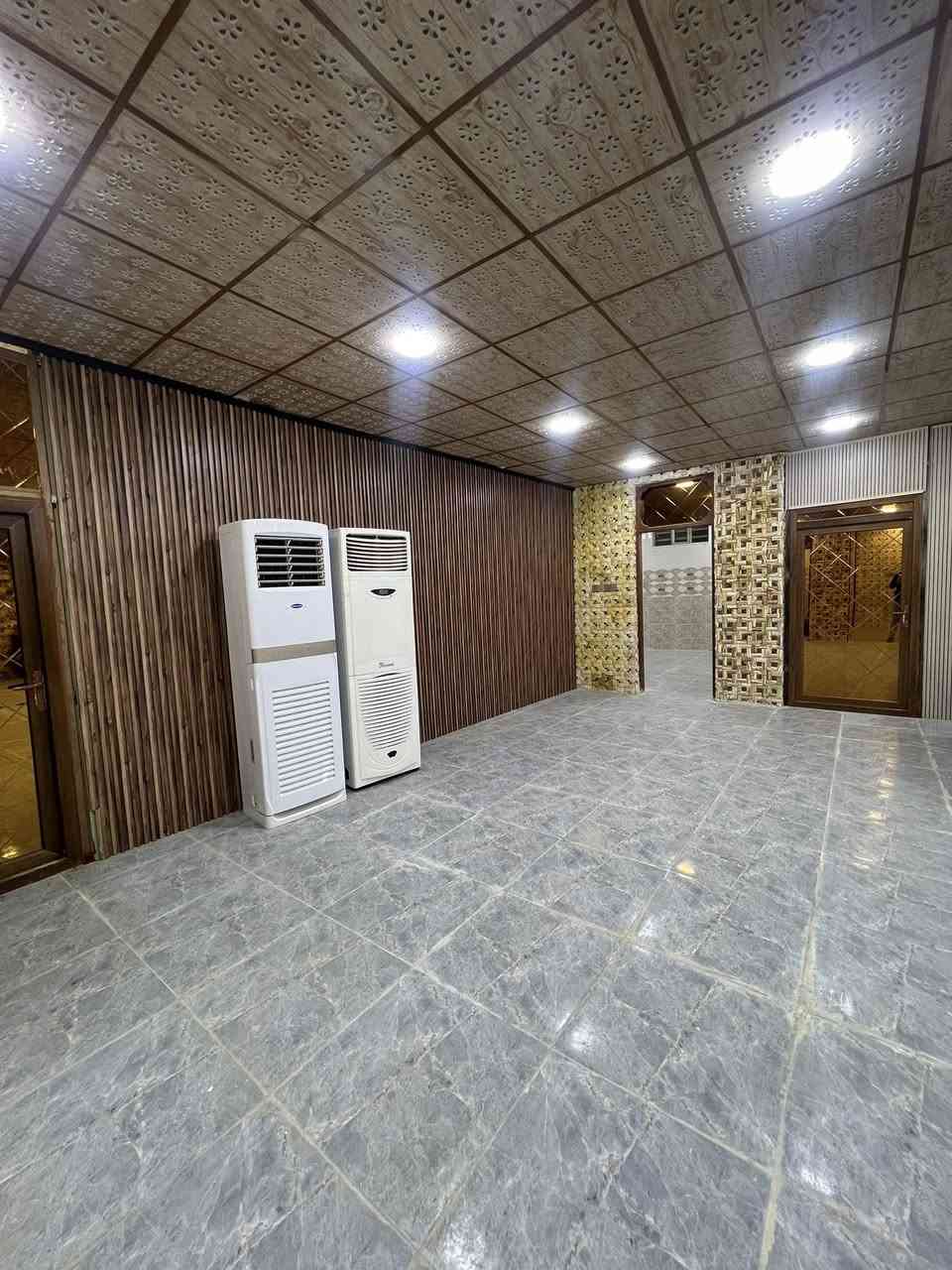 بيت طابق ثالث للرهن او الايجار يصلح عيادات طبيه او مجمع طبي موقع قرب كرار الطويل يحتوي على 4 غرف ومجمع صحيات ومكشوفات  البيت جدا نضيف كما موضح بالصور 
للتواصل 
***********
