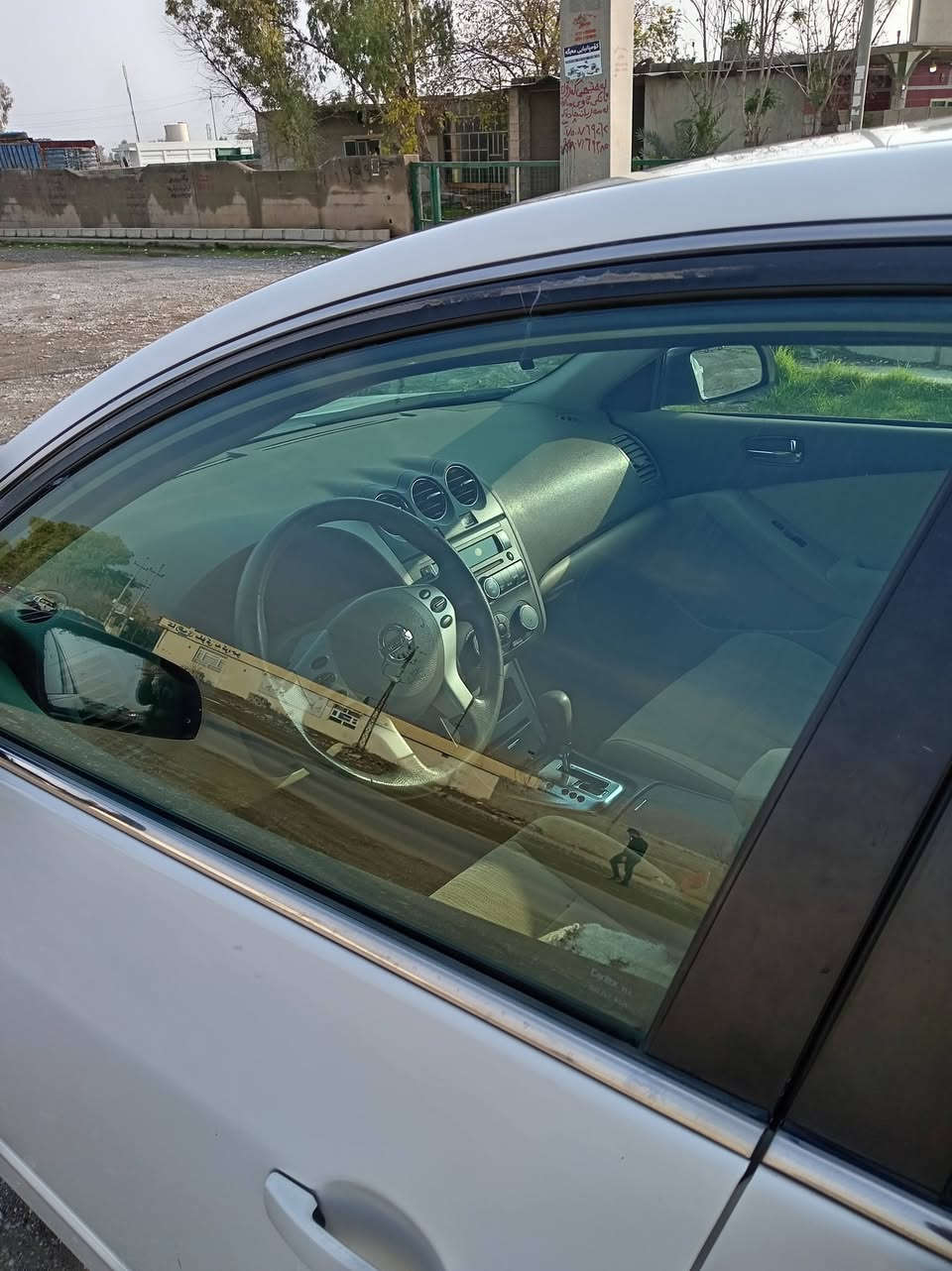 نیسان التیما 2012 بێ بۆیاغ 180000 کم حقیقی ڕۆشتوە گێر و مەکینە بەشەرت لەسەر دەقی شریکە ماوە 
وکالەی بەناوی خۆمە 
هەندێک تعدیلی هەیە
***********
