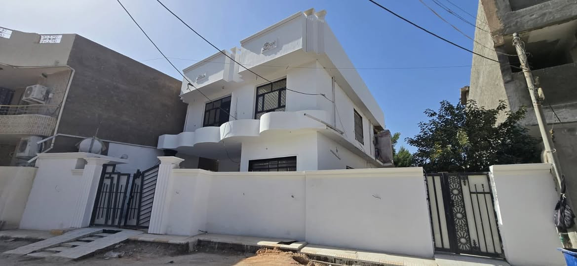 السلام عليكم
بيت طابو صرف مساحه الكليه ٣٢٥ مساحه البناء ٢٠٠  موقع تجاري حي الامام مقابيل سكلة عباس البوشي قرب لامام

 البيت متكون 

 استقبال 9/4500

مطبخ 6/3500

صاله 7/310

غرف عدد ٢ 

قياس 4/5

ومجمع صحيات داخلي وخارجي 

الطابق الثاني اسويت درج خارجي 

مكون من غرفتين وصاله ومطبخ ومجمع صحيات 

حديقه ١٢٥ على طول البناء

____________________________________

الاستفسار اكثر الاتصال او مراجعه عقارات العويسي للبيع والشراء  عنوان المكتب🏡

(شارع البطاوي قرب عارضه المزاد )

***********📲

***********📲
