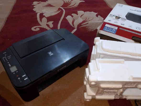 سلام عليكم طابعه كانون نضيفه اخت جديده للبيع السعر 125وبيه مجال مكاني البصره المطيحه***********
