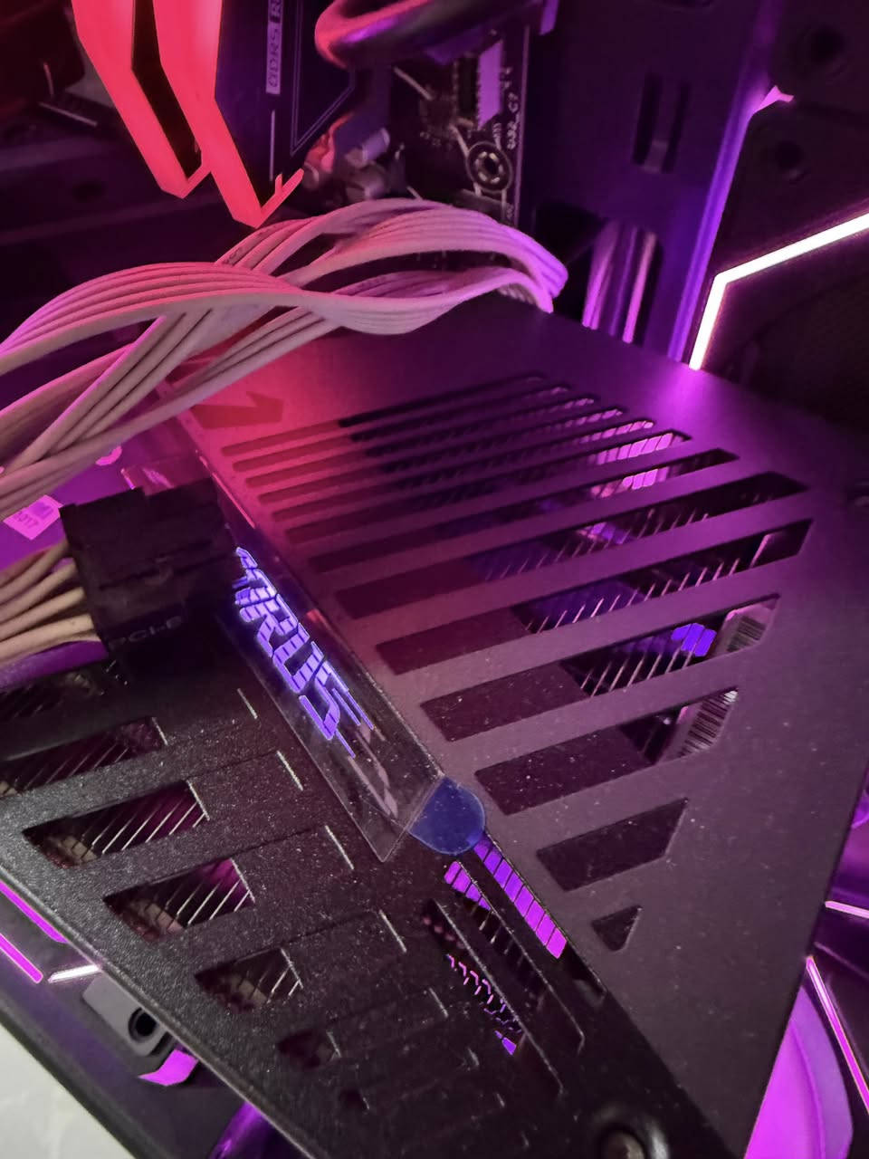 كيس للبيع الموصفاتGPU:Rx9070xt
CPU r5 7600
Ram ddr5 6000
M.2 1000
Pw 750 gold

Motherboard b650 asus prim
الكيس بي 7مراوح  السعر مليونين 400وبيه مجال جدا بصيط


**إذا كنت صاحب هذا الإعلان وتريد حذفه لأي سبب، رجاءا أرسل رسالة إلى الدعم الفني**