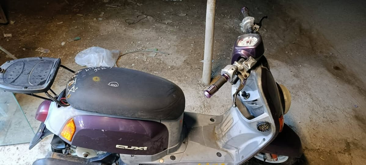 السلام عليكم دراجة بوليسي للبيع داخل رصاصي مزودة كلها دبل خلفي وصدر امامي فج وياله مشيف بوشة 49 مفتوحة كور مبدل ولفات دراجة ناعمه كلش أكثر مما تصور بالحقيقة احلى من الصور چكليته  مكاني كربلاء
السعر.650وبيها مجال بسيط
استفسار اتصل بالرقم 🙋
***********
