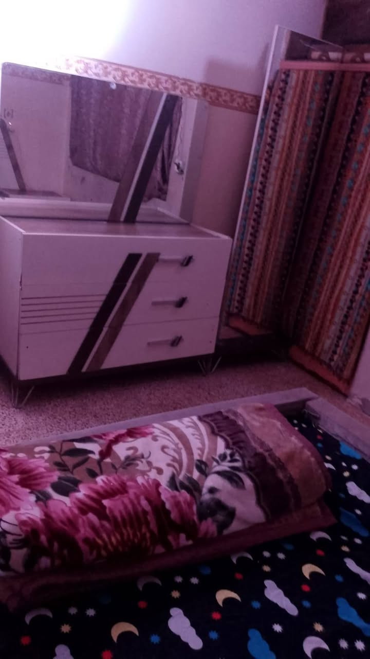 غرفة تركيا 6 قطع نضيفة سعرها 350 مكان حي السماح ***********
