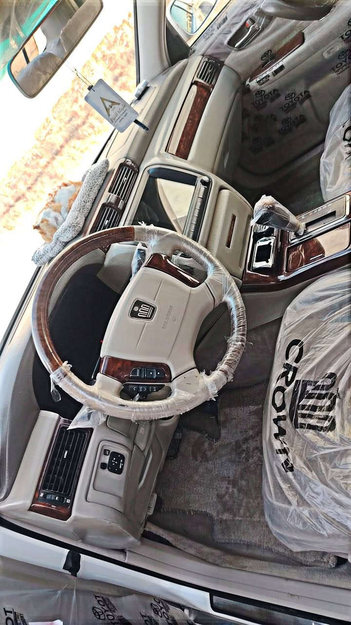 السلام عليكم إخواني الطيبين
تويوتا كراون ملكه للبيع
خضراويه
رقم كركوك  سنويه ل2030
هزه جديده مداور ثاني وين مايعجبك يوم السياره  
كفاله عامه من كص وضربه  واصوليات
تخم تاير جديد مصارله شهر
ويل نجمه نفطي
المواصفات ""
4 دكم 
برده خلفيه
كشنات كهرباء
مري شفط
اصل كرستال 
D4 الكبير
شاشه كاربلي +كامره
اريل امامي خلفي
لايت زنون 
شاصي 175
السعر  
رقم ***********
بيع مال مستعجل ١٤٥
