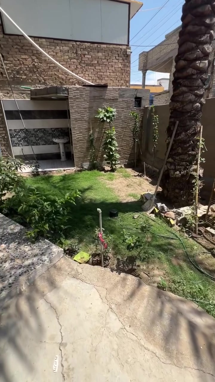 بيت للبيع مساحة 240 م
مجاور روضة نسمة الصباح محلة 104 زقاق 15 د 69
يحتوى على 4 غرف نوم استقبال مطبخ صالتين مناور ثنين صحيات عدد3  البيت من الداخل جاهز شغل حديث فقط الواجهية والكراج كما ترون بالصور 
للاستفسار الاتصال  ***********

