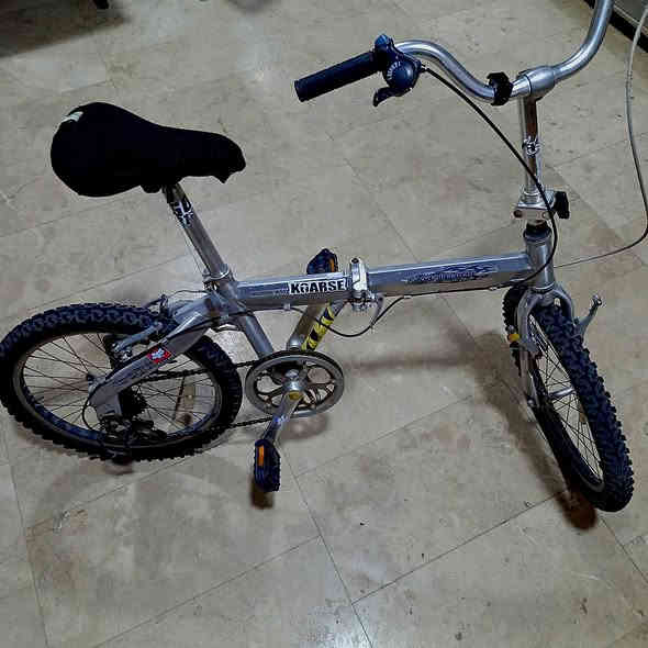 للبيع بايسكل ياباني اصلي يطبك حجم 20 معدن فافون خفيف جدا وقوي قطعة وحده مابي ضرر السعر 60 الف مكاني بغداد العامرية
