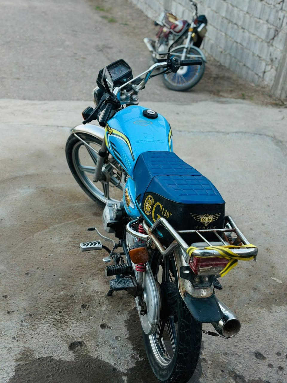 سيفان ٢٠٢٠ محدث ٢٥ جديد أوراق كاملة كل شيء شغال بس السلف يرادلة شخاطة
سعر ٣٧٥ 
***********
