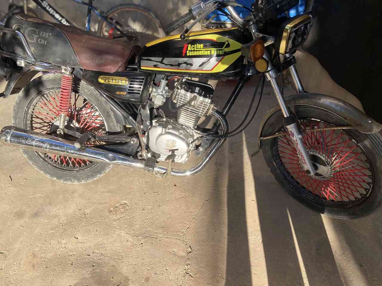 للبيع مستعجل تايكر موديل ٢٠ فول نضافه كلها شغاله ٤ كير محرك ١٢٥ السعر ٣٥٠ وبي مجال مكاني تكريت القادسيه رقمي ***********
