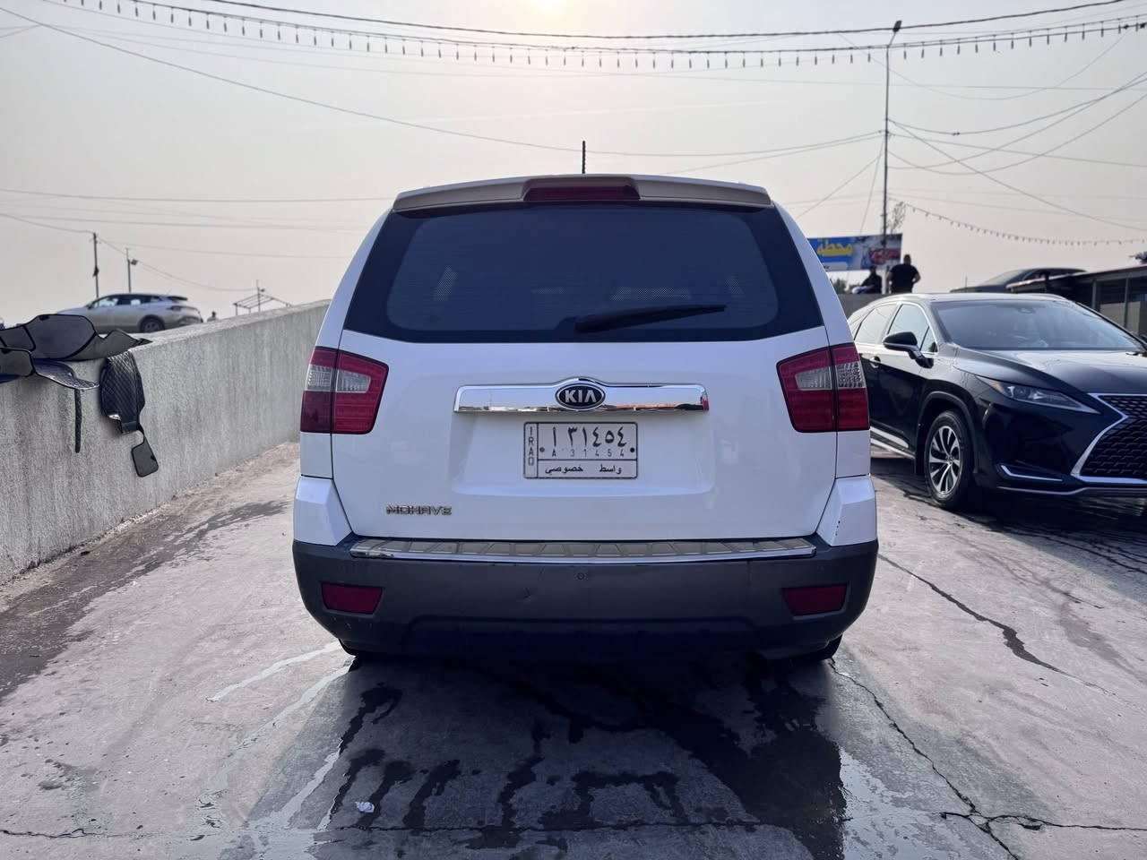 السلام عليكم 
موهافي للبيع موديل (2015) خليجي ماشيه (٢٦٠) مكفولة من الحادث والصبغ بيهة شخوط موضحه بالصور والمكينه مچفته رقم واسط بأسمي 
مواصفات الموهافي المعروفه وضايفلهة شاشه ولايت عالي شمسي وناصي زنون السعر ١٤٥$ للتواصل (***********)
