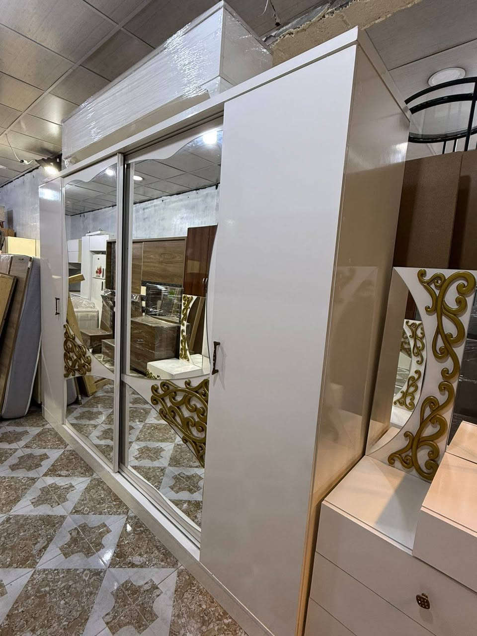 ناونيشان/سليماني كانيسپيكه  پيشانگاي مه ليك

سعري/٦٥٠  هه زار 

تاقم نوستني توركي به دؤشه كه وه /٧ پارجه /ماركه يه

قياسي /كانتؤر/٣مه تر دريژه/٢٣٠به رزه /٦٠ قوله 

سيسه مي /١٨٠  به /٢ مه تره 
زؤر  تايبه ته ماليدؤسته كه م به كار هاتوه

كانتؤري /٢ درگاي تاكو /٢  درگاي  سلايته

هه ربه ريزي خوازياره ئه تواني په يوه نديمان پيوه بكات

گه ياندنيشمان هه يه بؤ سه ر جه م شاره مان

***********  viber
