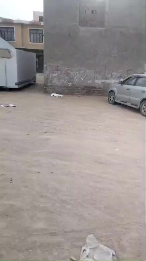 خواني قطعة ارض للبيع مساحه 100م وجهه 8ونص ولباقي نزال قرب الشارع 
العنوان كربلاء معملجي خلف مستشفى الوارث 
اللاستفسار اتصل على الرقم ***********
