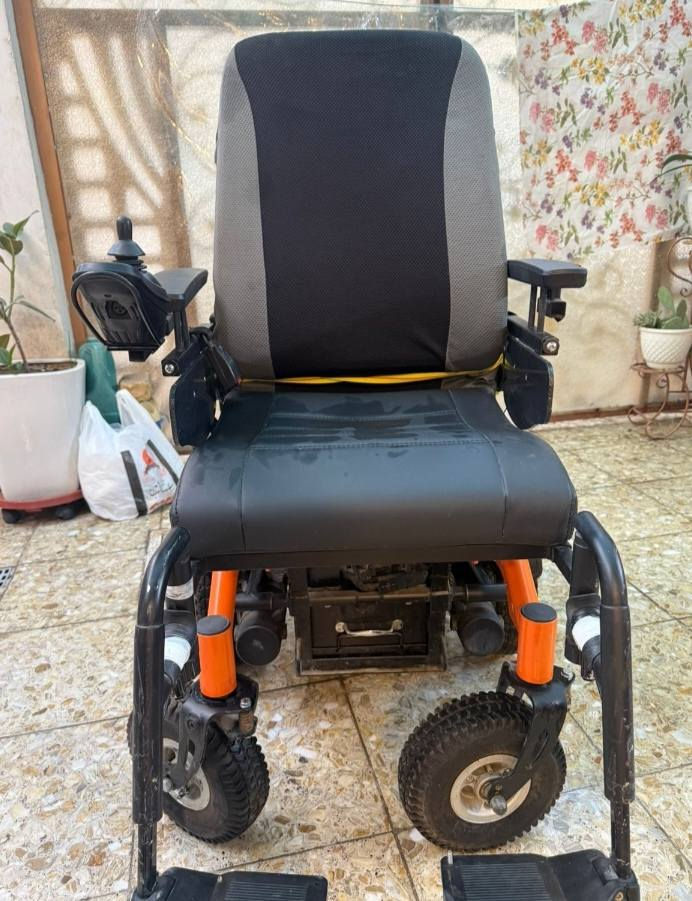 عربه شحن حجم كبير للبيع
نضافه 90٪ استخدام قليل
العنوان بغداد الحريه 
السعر ٤٠٠ الف بيها مجال شي بسيط
التواصل عبر الواتساب 
على الرقم
***********
