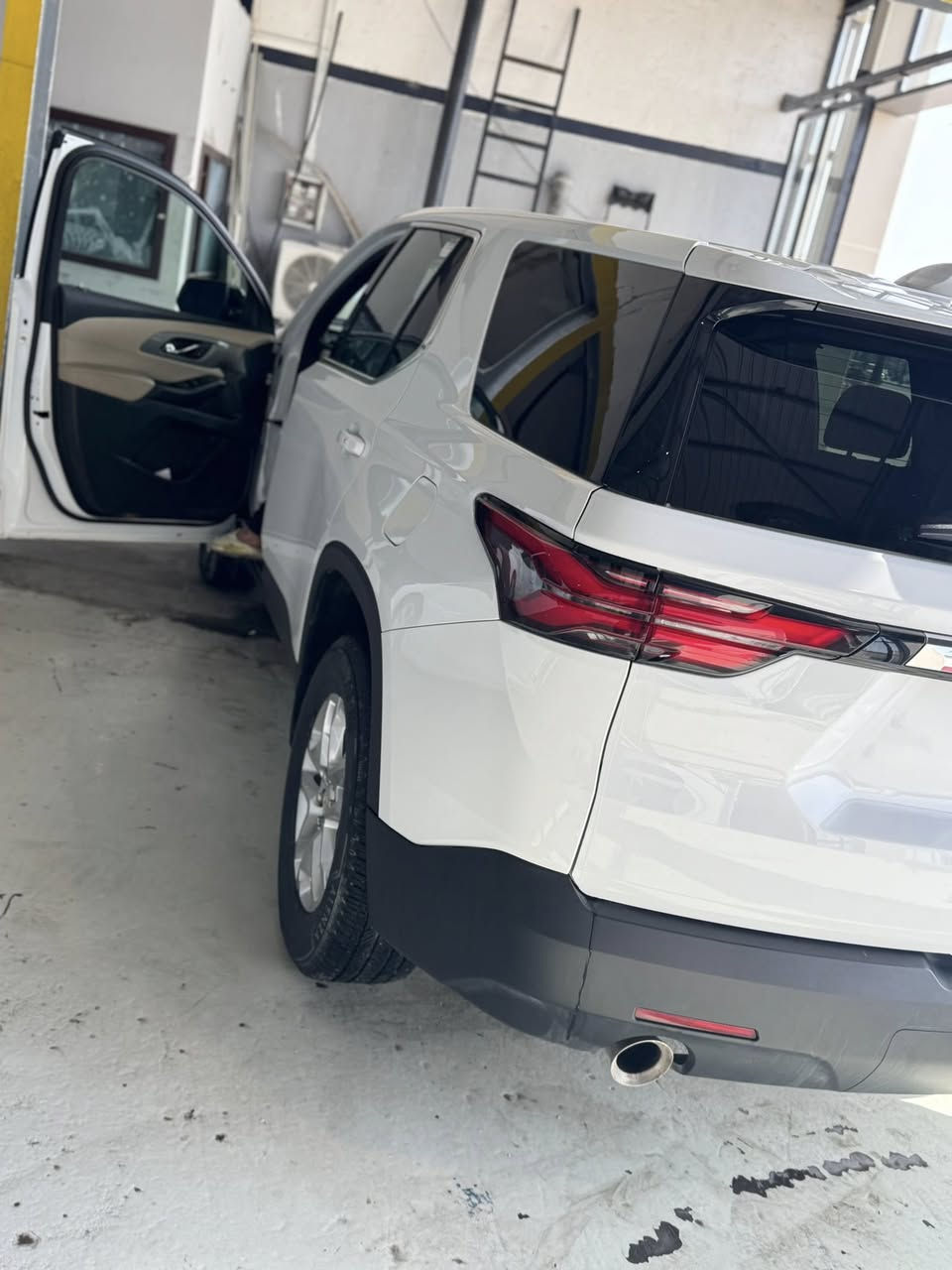 ترافلز 2023 حادث بنيد فقط بدون شواصي
دواخل لونين 
حرة بدون رقم  تترقم جميع المحافضات 
***********
