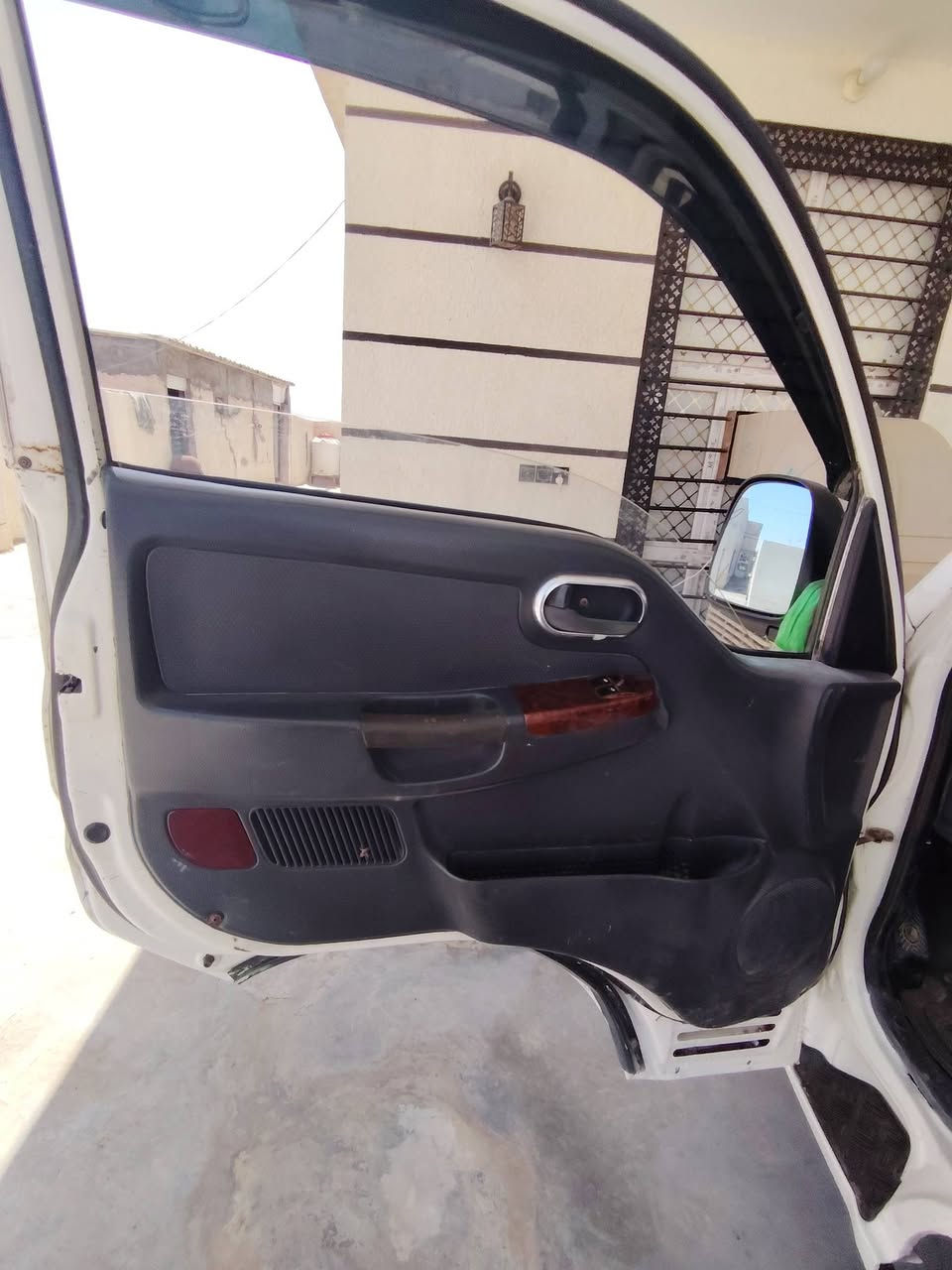 سلام عليكم كيا حمل للبيع مكفولة كفالة عامة شاصي مكفول لا ضربة سياره جديده محرك كير خير من الله سعر ب75 بيهة مجال مكان واسط صويرة رقم ***********
