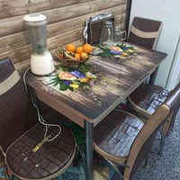 ميز مع اربع كراسي للبيع مستعمل سعر 65 طبعا هذا يتكبر الميز التواصل على...