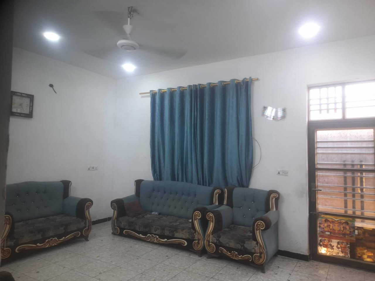 بيت للبيع ١٠٠م٢ مربعه طابو زراعي سند٢٥ ركن لغرض السفر طابقين بي خطين كهرباء وماء ومجاري تبليط مقرنص رصيف واقع بالمربع بنهاية تبليط الشموخ والرشيد وقريب على الشارعين الاعراض مال الامانه واتساب فقط***********
