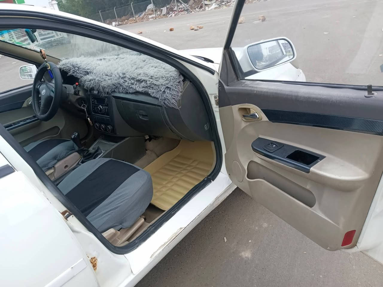 سلام عليكم ليفان 520 للبيع مكينه وكير خيرمن الله سنويه نافذه بل 2024 لي يريده موجود بل نجف حي النداء السعر 28وبيه مجال ***********
