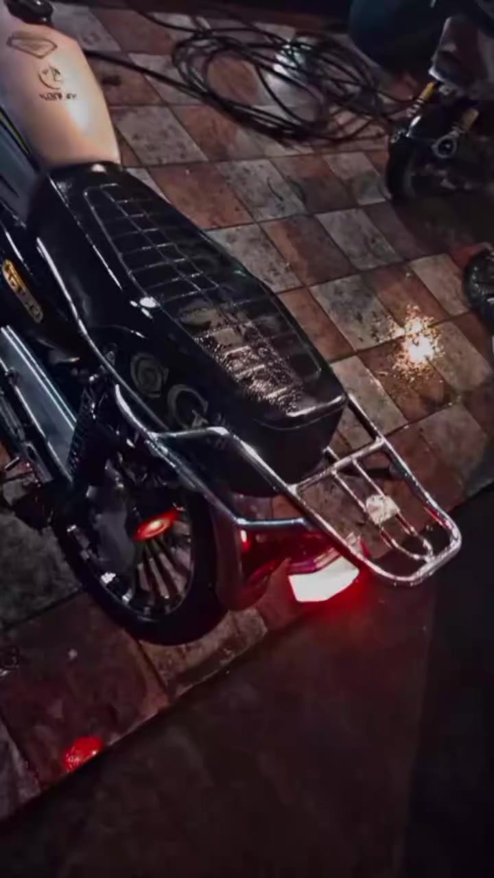 السلام عليكم شباب سونك موديل 25للبيع دراجه برغي نقص مابيهه واوراق موجوده سعرهه 650مكاني بغداد ***********
