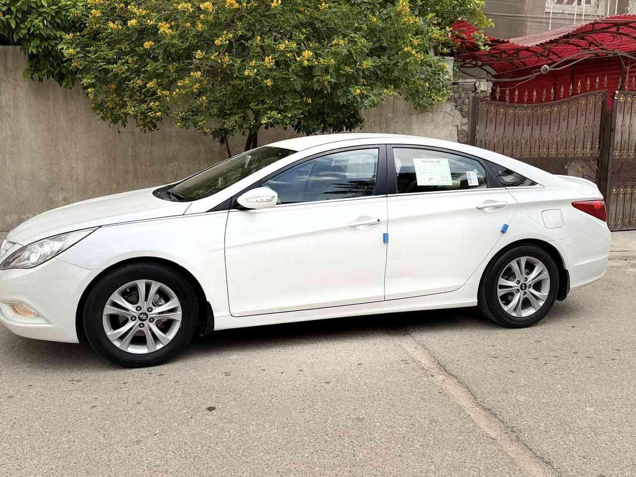 سوناتا 2011 استلام شركه عامه مكفوله و جديده محرك 2.400 دوش
موصفات 
مري شفط 
تحكم ستيرن 
حساس خلفي 
لايت زنون 
مكاني بغداد حي الاعلام 
سياره جديده جدآ بدون اي نقص 
تبريد ثلج 
بدون اي نقص سياره ماشيه ١٢٤ الف كم 

رقمي ***********
السعر ١١٣
