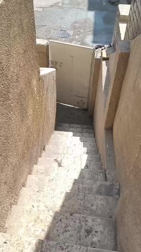 مشتمل طابق ثاني للايجار بجكوك ١٠٠ متر نضيف اريده ب ٣٥٠ قفل
واتساب  ***********
