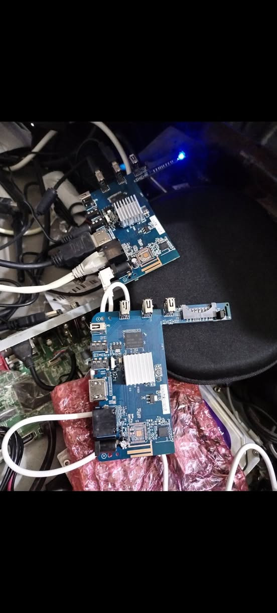 يتوفر TV Box  ذاكره عشوائيه ٥١٢ و مساحة التخزين ١٠٢٤ واحد تيرا طياره بمعنى الكلمةانسى التقطيع وبسعر  10  الف  توصيل مجاني بس ..يجيك بورده دون كفر


**إذا كنت صاحب هذا الإعلان وتريد حذفه لأي سبب، رجاءا أرسل رسالة إلى الدعم الفني**