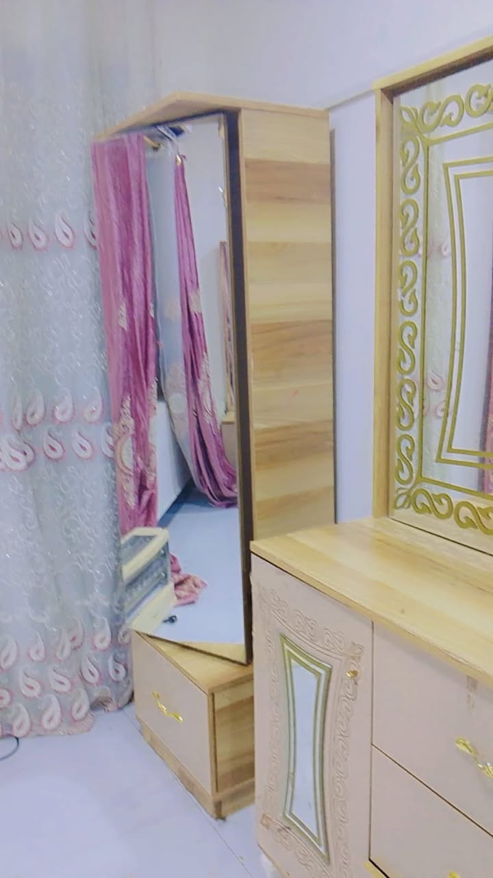 غرفة نوم تركيه
عائله وضعهم تعبان وعدهم مريض يريدون يبيعوها 

السعر 450 وبيها مجال 

للتواصل 

***********
