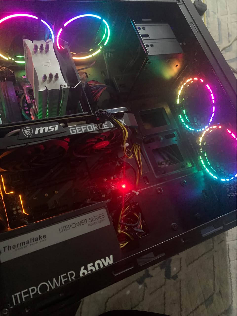 ——-مواصفات——-

Cpu : 15 9600k
Gpu : 3060 ti
Ram : 2x8gb DDR4
M.B : B365hd3 (في عيب)
M.2: 256 NVME & HHD 1tb
Power supply: 650

-العيوب --
المنفذ حك الماذربوت الي تحط في المعالج عندها pins مايله، عشان دا العيب ما تقدر تستخدم اكثر من قطعت 
رام وحده!

راح تحصل رامين 8gb بس راح تقدر تستخدم قطعه وحده بسبب
العيب اليفي الماذربورد

والكيس الجامه حكتها مكسره بس الهوا ما بيخرج منها بشكل كبير
———————
في توصيل لي كل المحافظات
مكاني في دهوك اذا تريد تستلمه او تجرب الجهاز قبل ان تشتري دهوك, العراق


**إذا كنت صاحب هذا الإعلان وتريد حذفه لأي سبب، رجاءا أرسل رسالة إلى الدعم الفني**