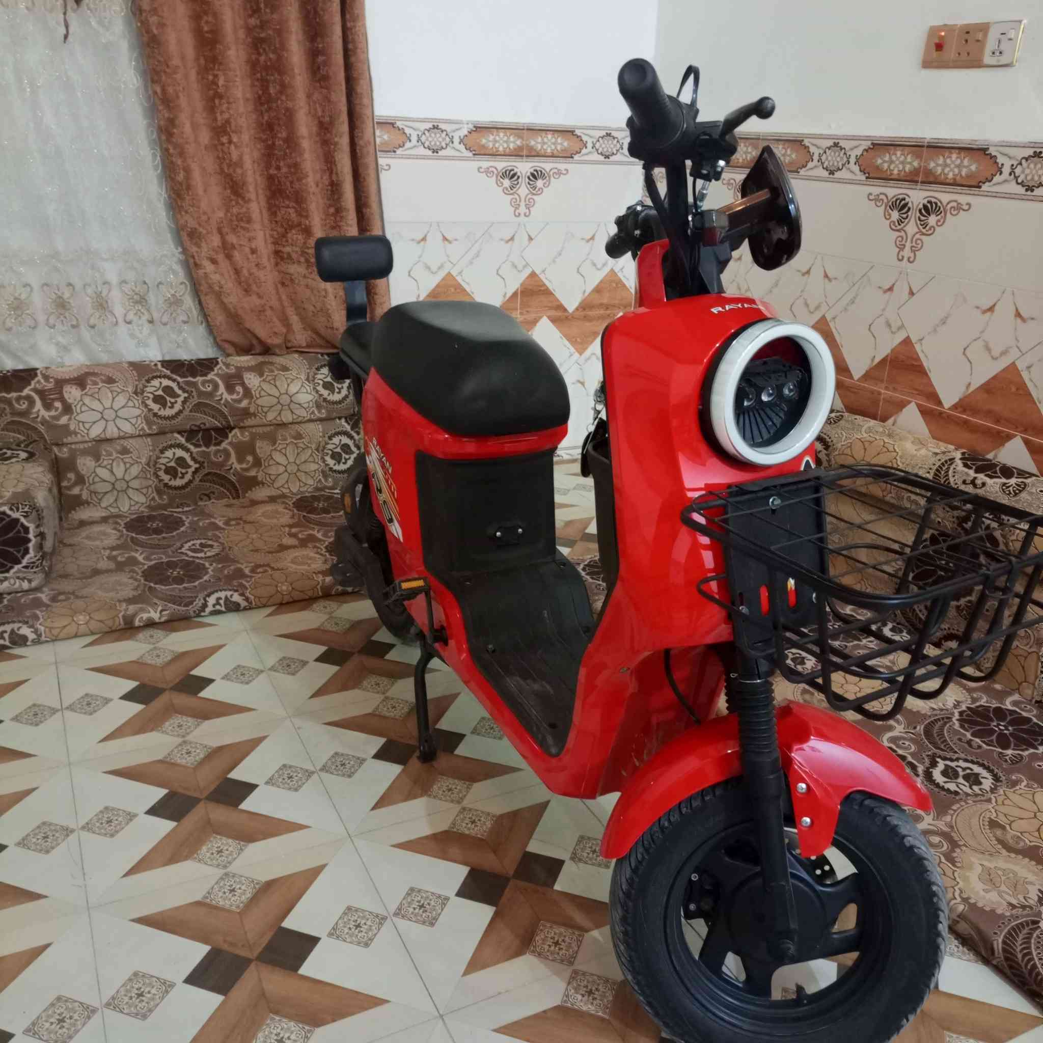 دراجه ار تسعه
كامله ما نقصه ايشيء 
سعر 500 
مكلف بنشر. 
بطاريت جديده. 
رقم راعي دراجه ***********
