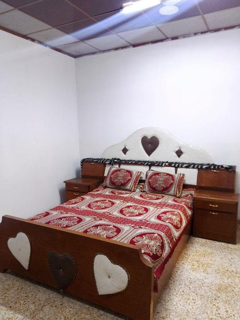 تخت للبيع خشب ثقيل نوعية جيدة المكان يارمجة الشرقية 
السعر 80 
للتواصل على الخاص او الاتصال على الرقـم 
***********
