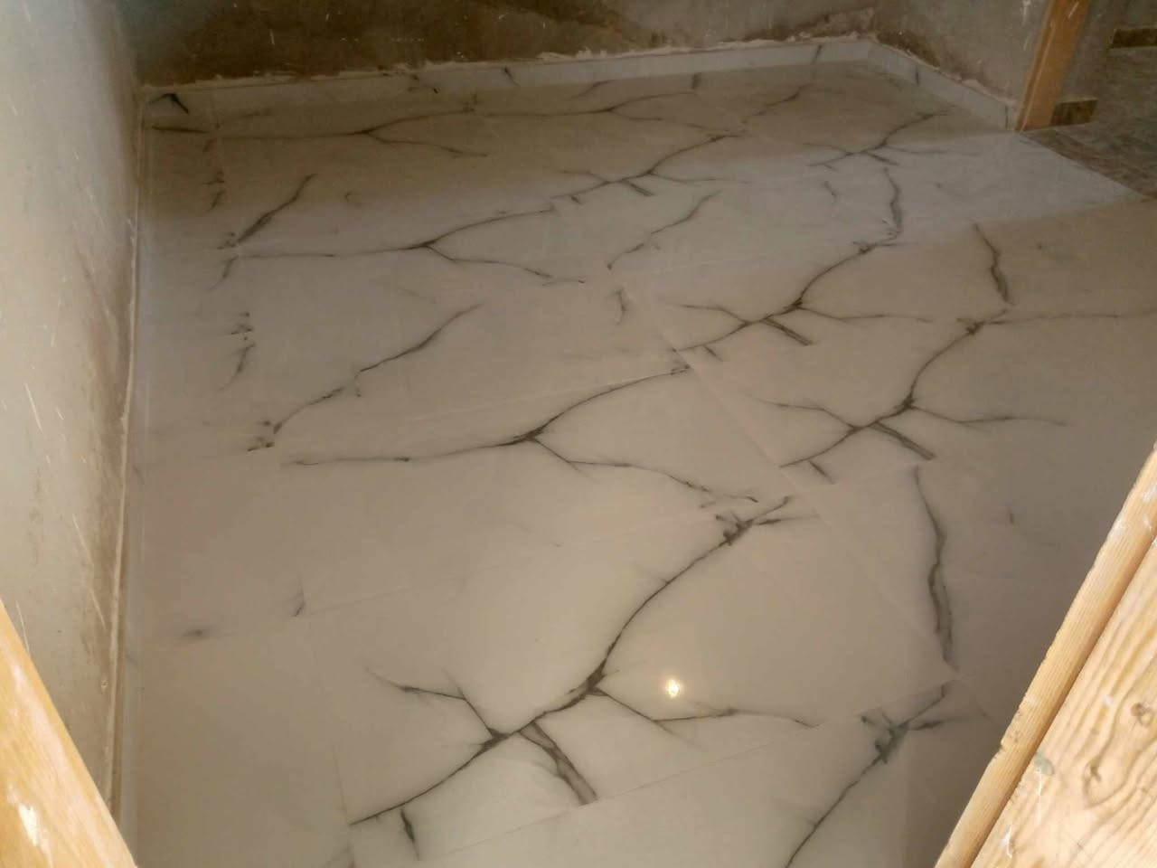 خلفات سيراميك بورسلين وكاشي جدران وارضيه مصريين ببغداد شغل درجه اولي ع الليز اسعار مناسبه ونلتزم بالمواعيد ‏‪0776 295 3064‬‏
