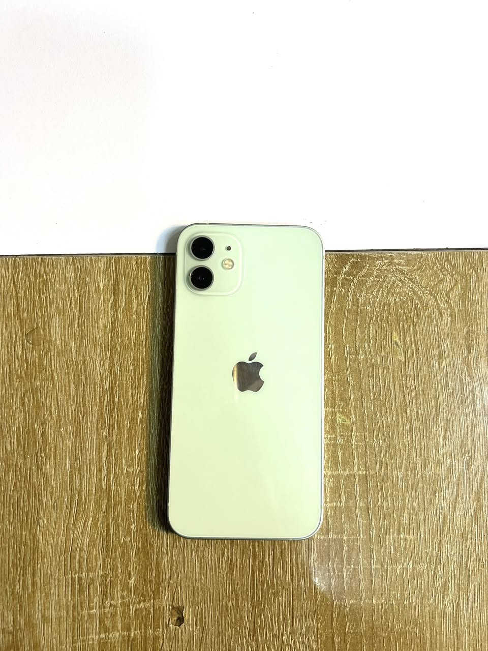 أيفون 12 عادي موبايل نضيف ومامفتوح بطارية 83 + فقط سماعة الأمامية واكفة السعر 250 + للأستفسار ***********
