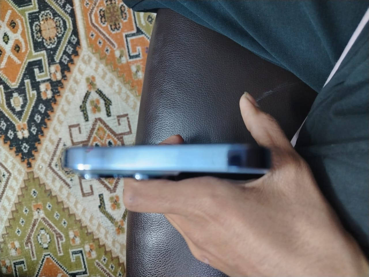 سلام عليكم ايفون 13 برو ماكس لون بحري مكفول من شخط بطاريه 92 سعر 725 وبي مجال حك جيه رقم ***********بس وتساب بي رقم المكان الحسينه الراشديه
