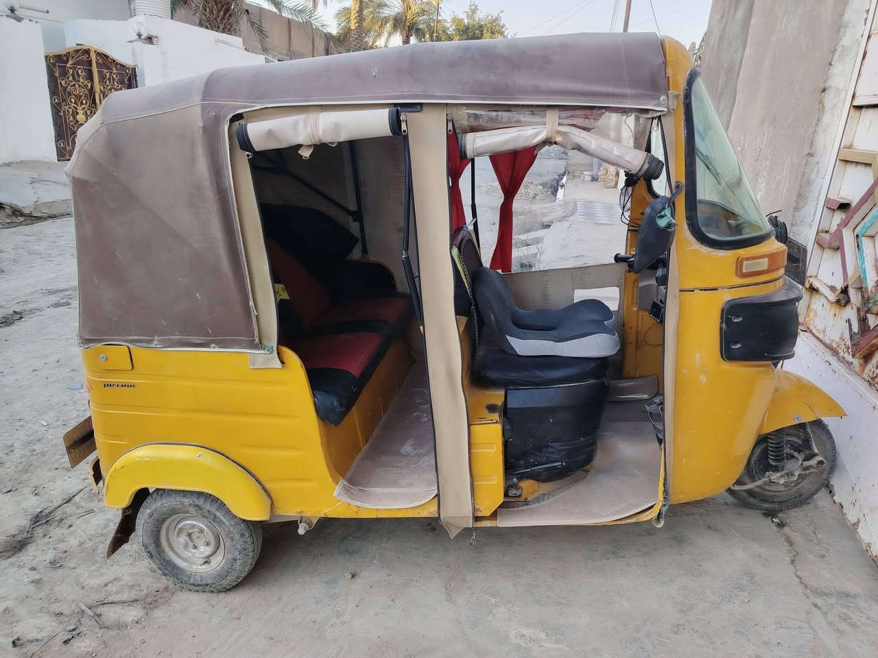 تكتك بجاج موديل عشرين رقم انگليزي بأسمنه مكينه ما مفتوح للبيع السعر 6
***********
