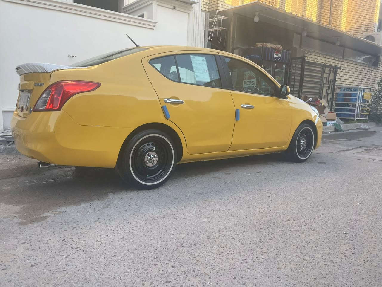 سلام عليكم نيسان ڤيرسة موديل 2013 سيارة وارد امريكي جاهزة من كلشي تخم تاير جديد سياردة حلوة جديدة وجاهزة 
هاذ حادثهة مثل ما موضح بل صورة مكينة 
1600 
السعر 80 وبيهة مجال قليل ***********
المكان مدينت الصدر بسمي
