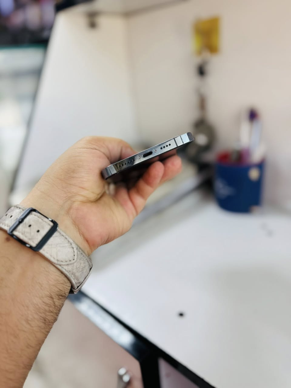 ايفون 13 برو ماكس شرق اوسط ماستر مو امريكي ركز
جهاز نظيف جداً اي خلل مابي وبي ضمان انطي بطارية 🔋 وشاشه اصليات مستبدل للبيع السعر 610  نهايته***********
