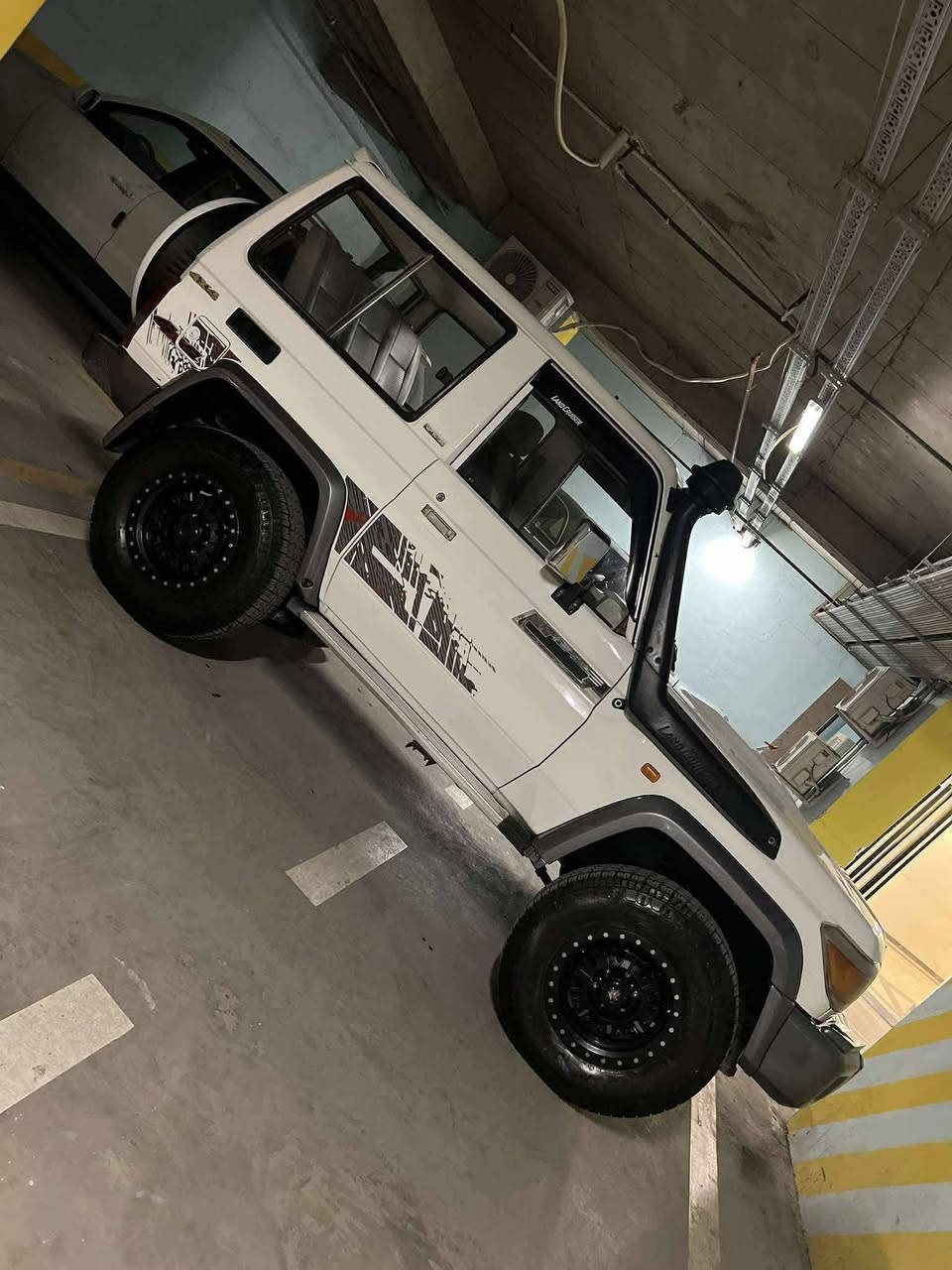 تويوتا لاندكروز رُبع موديل 1991 محدثة 2023 خارج 
السيارة معمرة تعمير درجة أولىٰ ومتعوب عليها 
محرك لگزز 8 سلندر نشاطها ما شاء الله صاروخ
السيارة صدر ويل تاير جبلي 4x4 دفلوك كله شرط 
رقم أربيل دولي السنوية ما ساقطة 
شرط الفحص والهزة وتحويل مباشر 
مكانها صلاح الدين قضاء الشرقاط 
الجاد في الشراء يراسلني واتساب او يتصل
هاتف :  ***********
