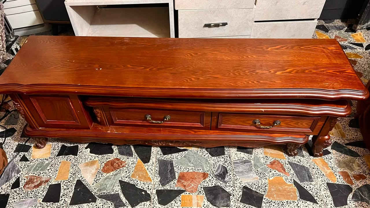 ميز خشبي مال شاشه يحتوي عله قطعتين 
السعر:150(وبي مجال)
الاستفسار اكثر :***********

