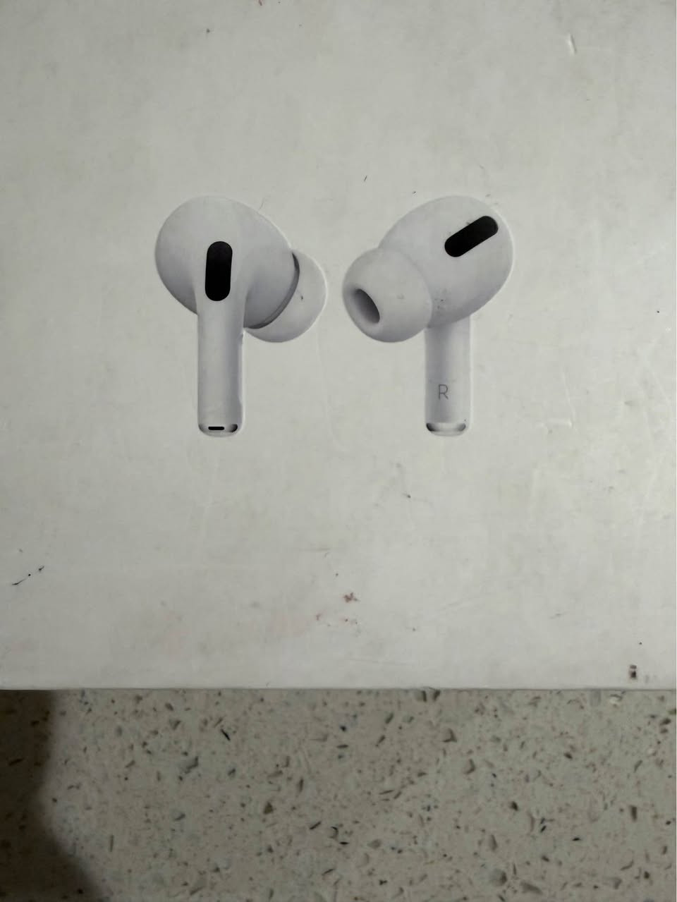 airpod 2pro
نضيفه جدا مع لاستيكات وياهه بعدهن جدد ممفتوحات 
السعر : 175 الف قفل 
بغداد - يوجد توصيل 
*********** بغداد, العراق
