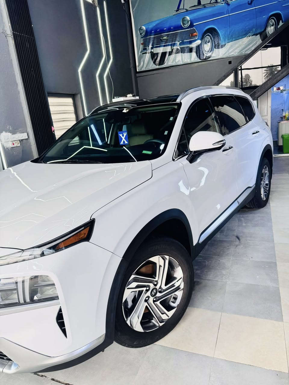 اللهم صل على محمد وآل محمد سنتافيا للبيع موديل 2023 أمريكي محرك 2500 فول مواصفات 1/1 رقم منفيس ماشيه 5000 بيه قطعة وحدة صبغ والباقي كفالة عامه 
5 كامرات السيارة جديده بيه نانو سراميك سونار بيه 
بيه هواي مواصفات 
***********
