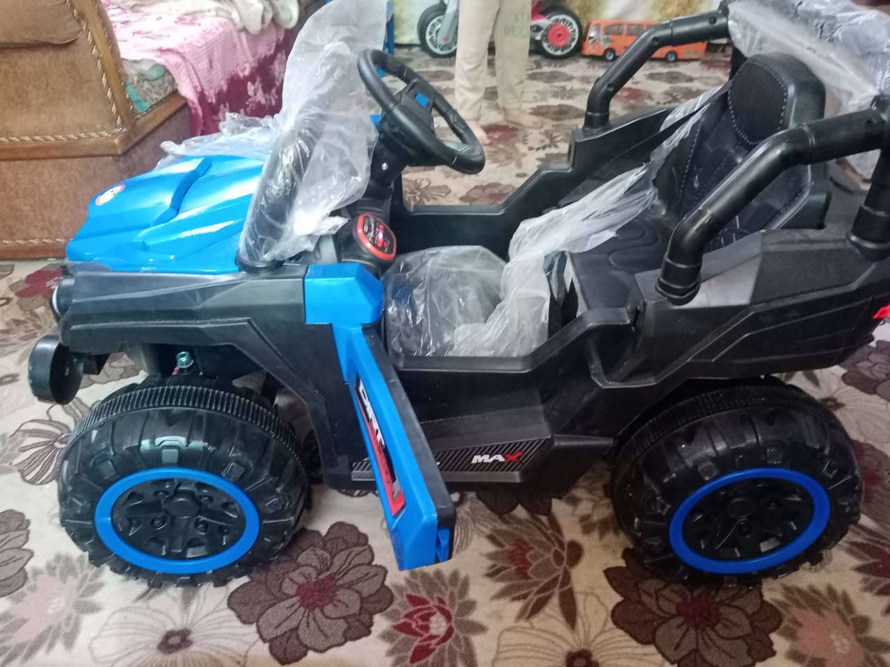 السلام عليكم للبيع سياره اطفال شحن جديدة إستعمال قليل جداً السعر 125 الف مكاني بغداد الكاظمية للتواصل *********** او ***********
