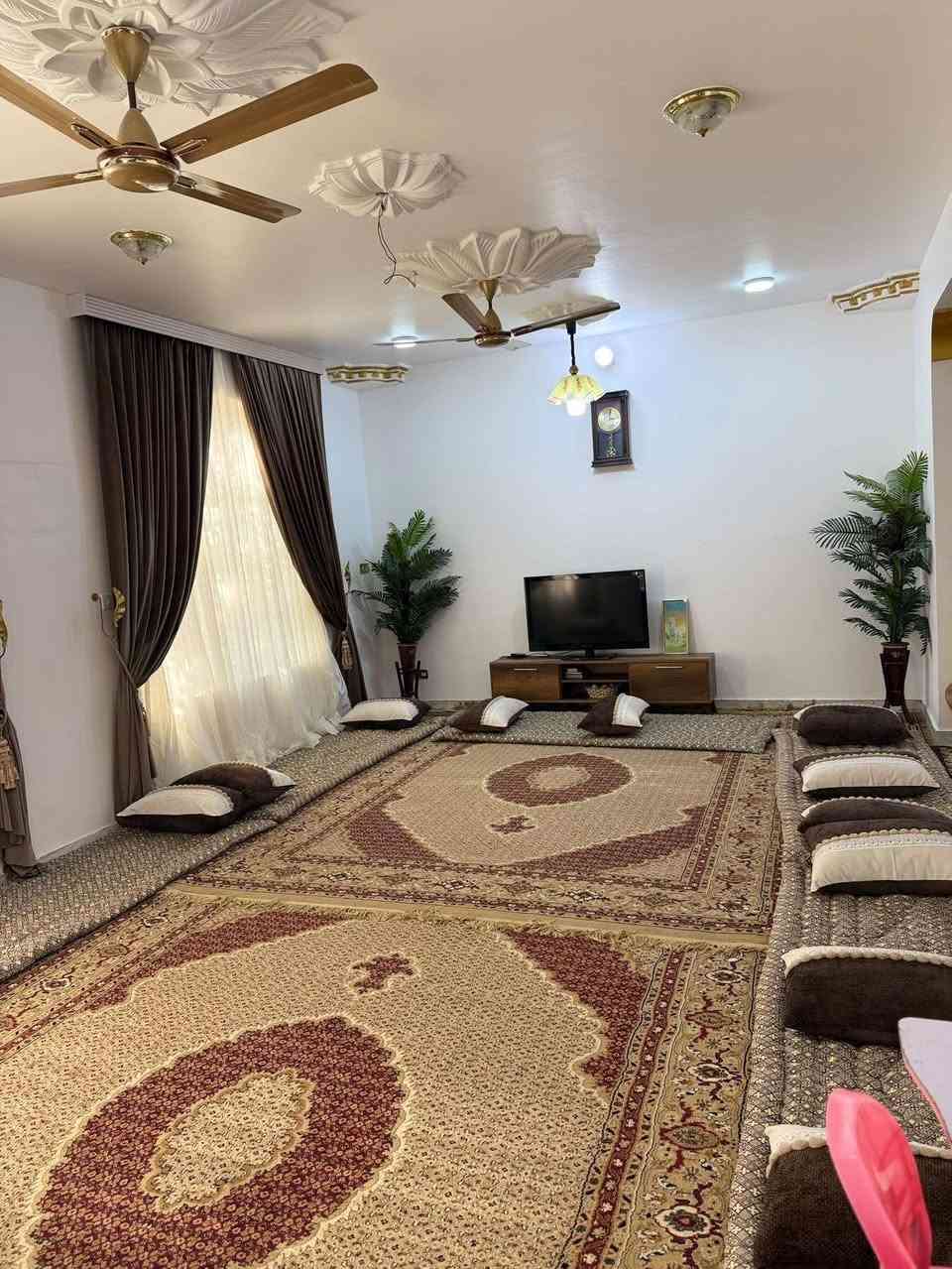 البيت للبيع المساحة 800 متر البناء 250 خلف مركز الشباب للاستفسار الاتصال ***********
***********
