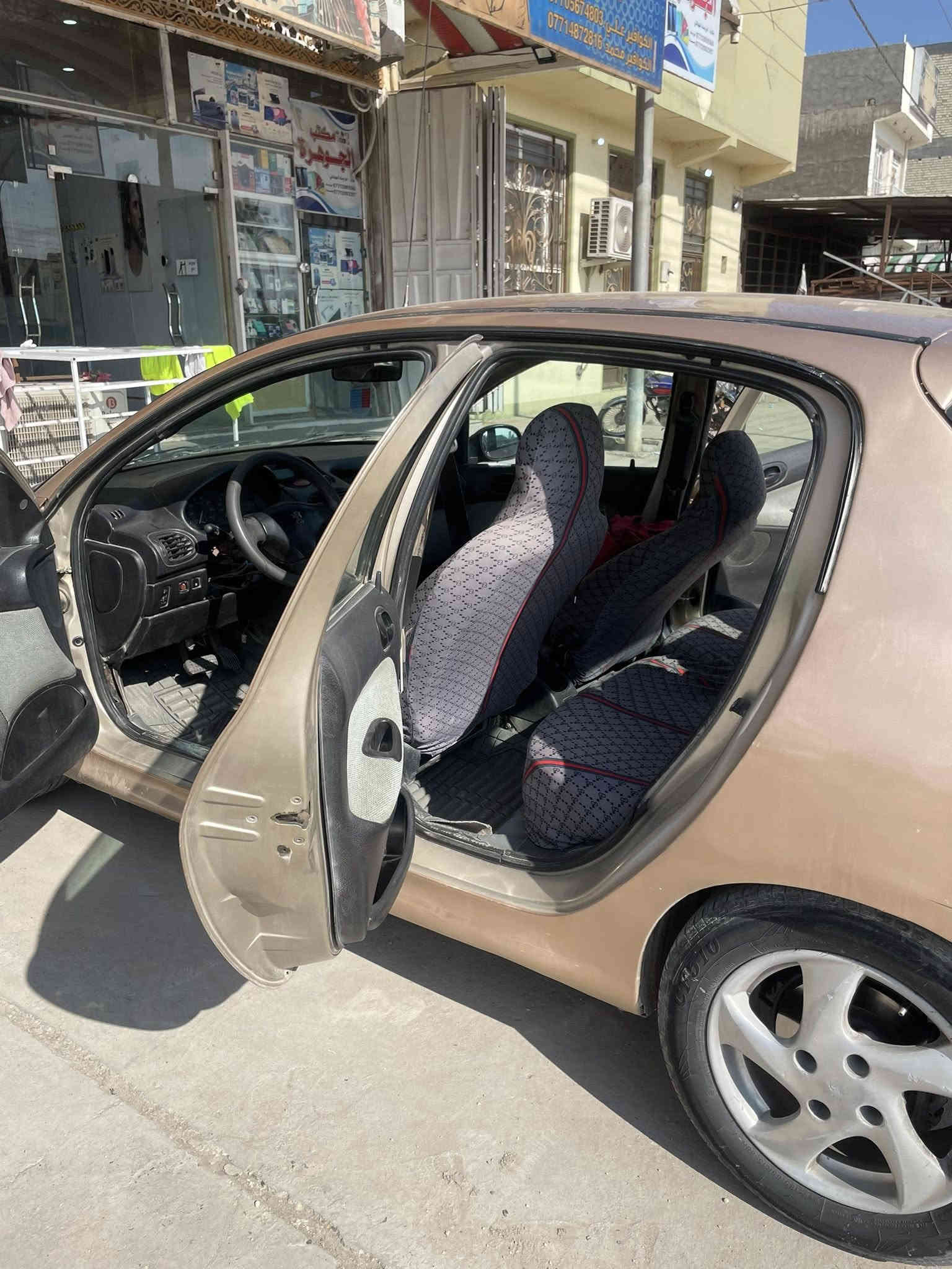 للبيع بيجو 206 
سلام عليكم للبيع بيجو 206 موديل 2004 
السياره مصبوغه عام وهسه مسوين اله ادامه 
صدر امامي خلفي ✅
عبوه فيتبم جديده ✅
نوزلات بلكات مجاول ✅ 
قاعده فيوزات مال تفصيخ ✅
جويتر  ✅
السياره صبغته كلش حلوه وكشرها نضيف 
رقم بغداد مشروع وطني 
السعر : 41 وبيها مجال 
***********
