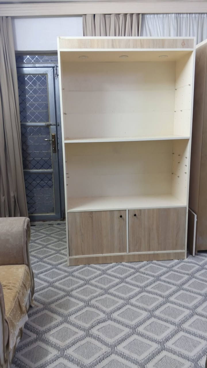 سلام عليكم 
فاترينات 4قطع للبيع همه والجام مالتهن كاملات واخو الجديد الي محتاجهن يتصل عالرقم*********** يصلح للصيديله أو غير شي كلشي يرهم حتى للاسواق
مكاني الشعب
