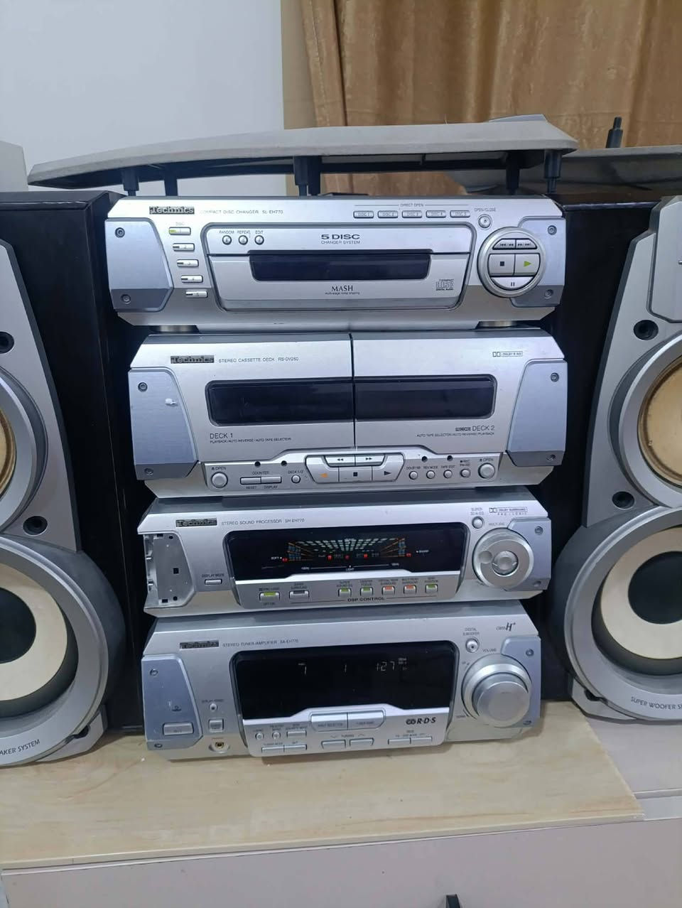 سستم تكنكس ياباني شغال راديو مسجل اوكس  السعر 200التواصل  على الرقم ***********
