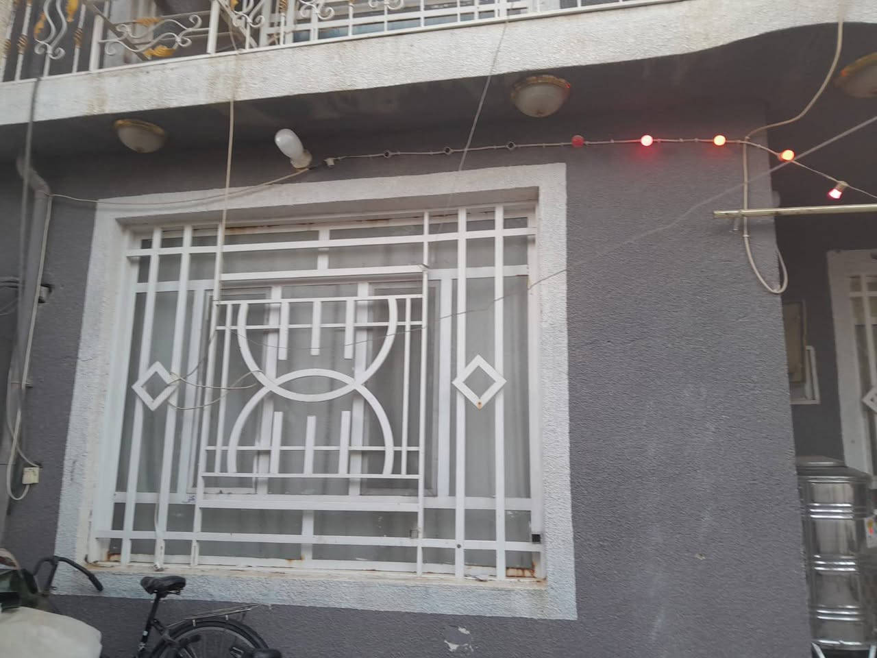 تفاصيل البيت
دار للبيع مساحته ١٥٠ متر السند نصف طابو ونصف زراعي 
كربلاء قرب فندق البارون  شارع السيدة زينب عمود ٩٧ 
يتكون من طابقين الطابق الأرضي استقبال وصاله وغرفة نوم ومطبخ وصحيات داخليه وخارجية 
أما الطابق الثاني يتكون من غرفتين وصحيات مشتركه
 السعر ٢٥٠ وبي مجال
للاستفسار الاتصال على الرقم ‏‪***********‬‏
