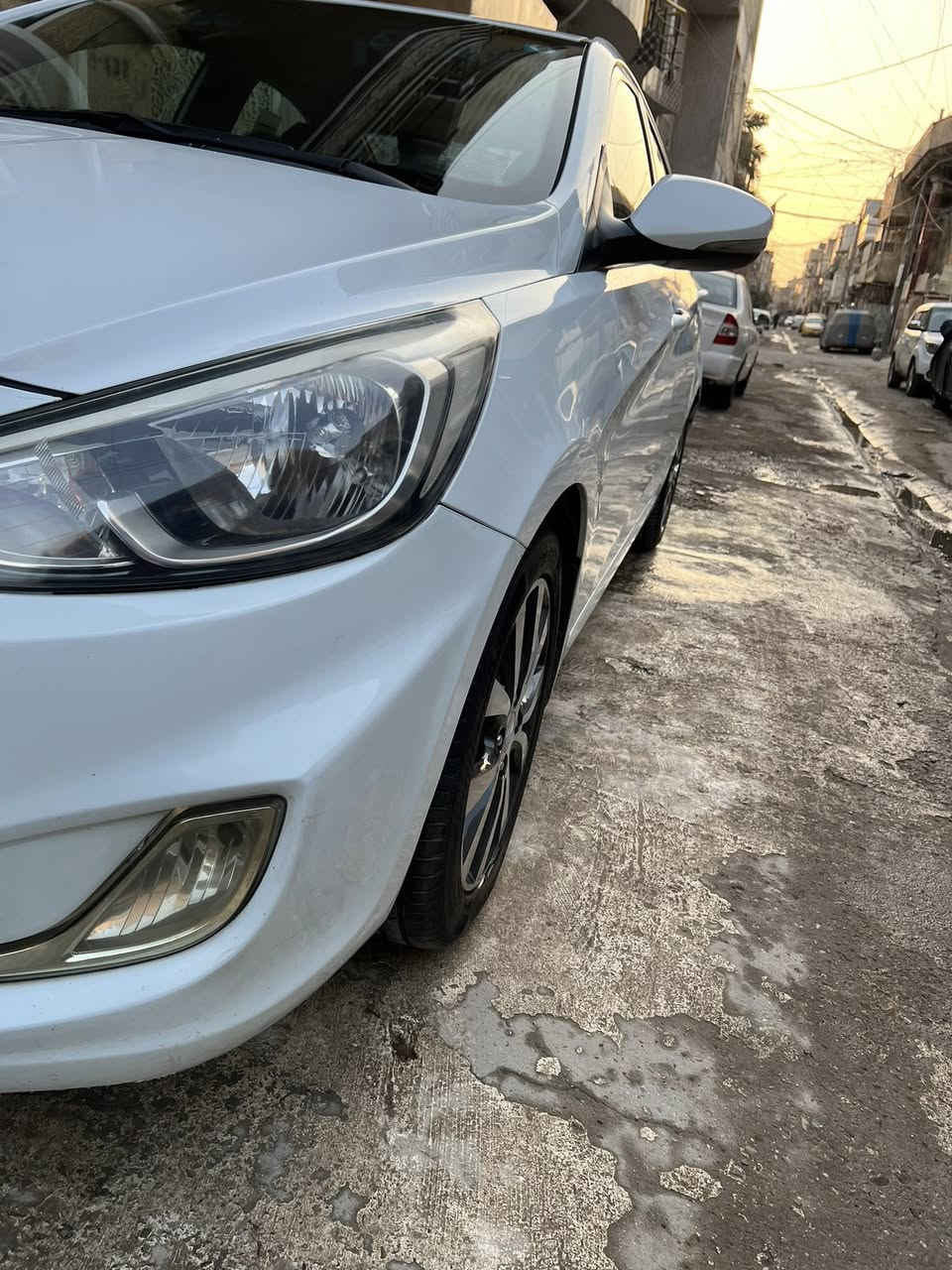 السلام عليكم اكسنت موديل 2016 ابيض مشروع وطني رقم إنكليزي وهزه كامله بسمي بغداد تبريد ثلج تدفئه شغاله  1600 دوش قطرتين سياره لا ضربه ولا صبغ ولا تبديل بلاديه واستخدام شخصي  مواصفاته فتحه سقف اشاير مري 4 دسك ويل كب بك لايت لد نضام ايكو تقليل وقود شاشه وكامره وتحكم جهتين  منضومه زنون عالي ناصي وكشافات سياره جاهزه من كلشي تخم تاير كهربائيات سعره 113 مكانه صوب الكرخ ***********
